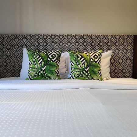 Check In Saladaeng (Adults Only) Hotel Банкок Екстериор снимка