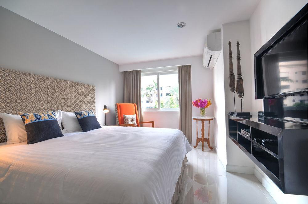 Check In Saladaeng (Adults Only) Hotel Банкок Екстериор снимка